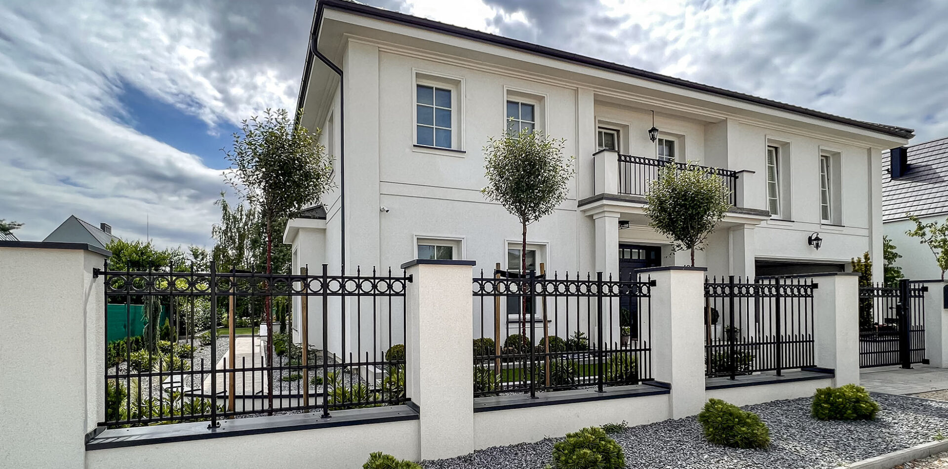Eleganckie ogrodzenia metalowe