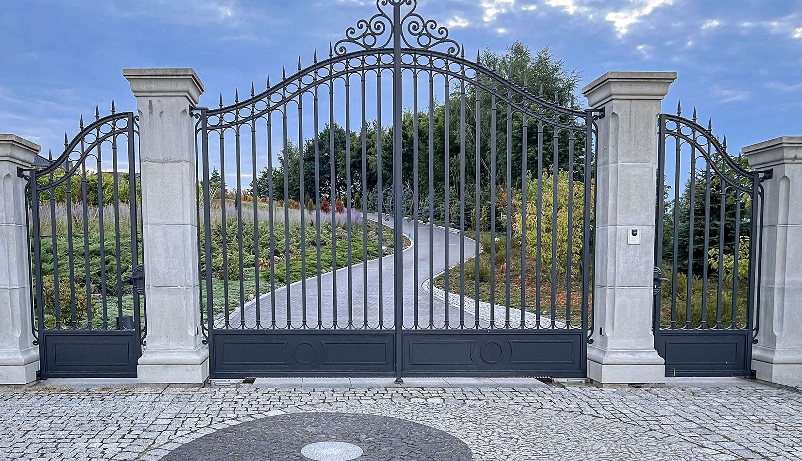 Ręcznie wykonywane bramy kute